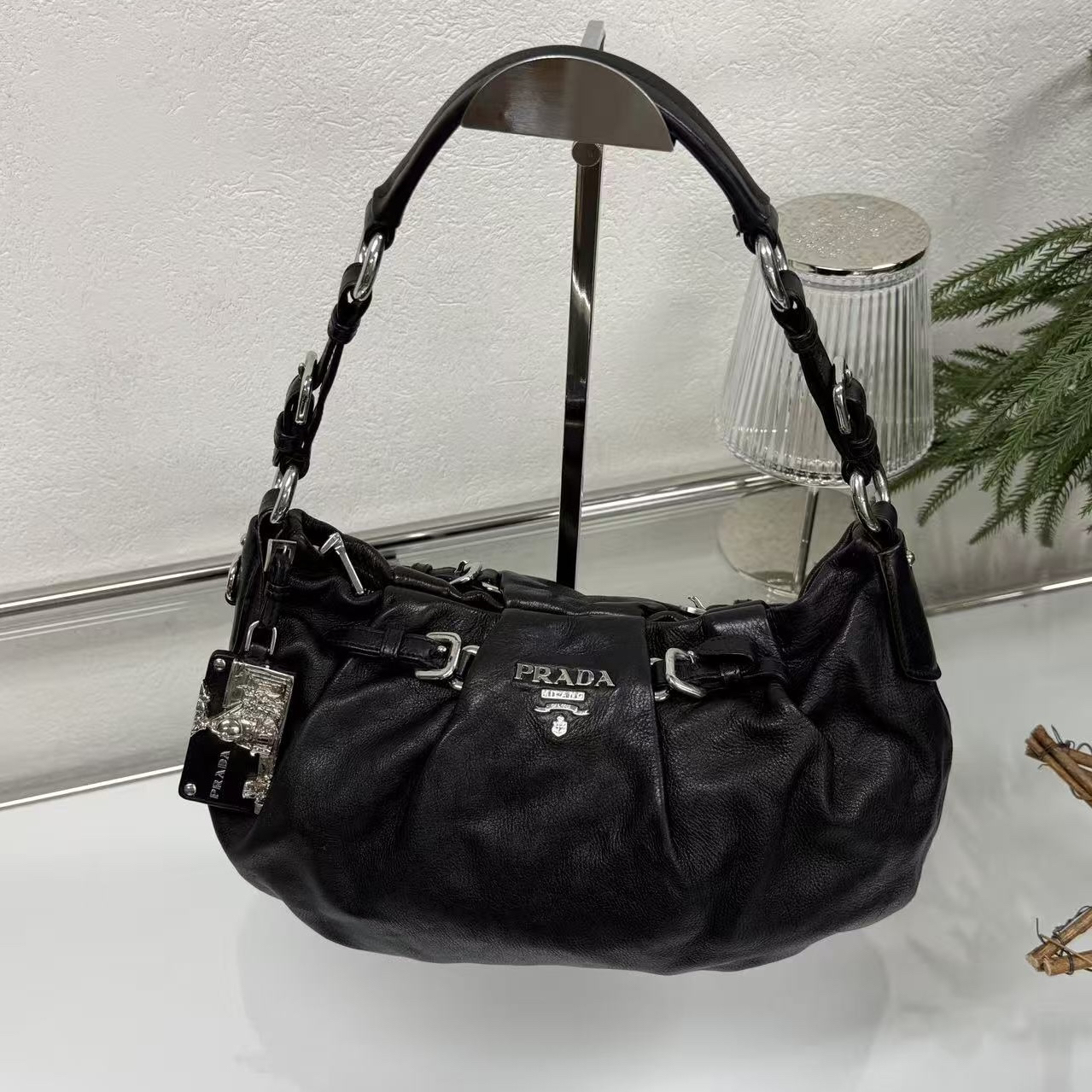 95新 Prada/普拉达 黑银小号元宝船牌单肩包腋下包