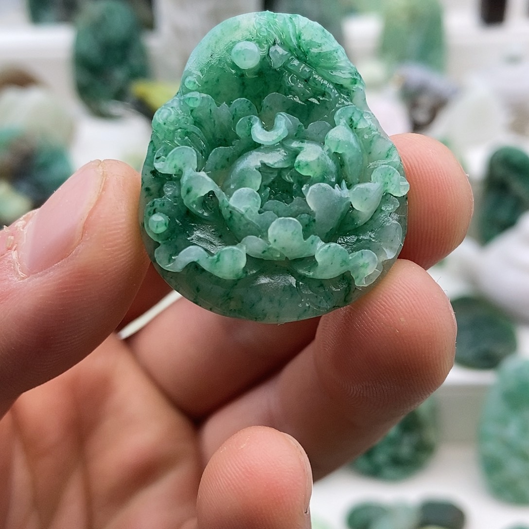 独山玉未镶嵌颈饰