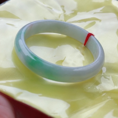 翡翠手镯未镶嵌正57