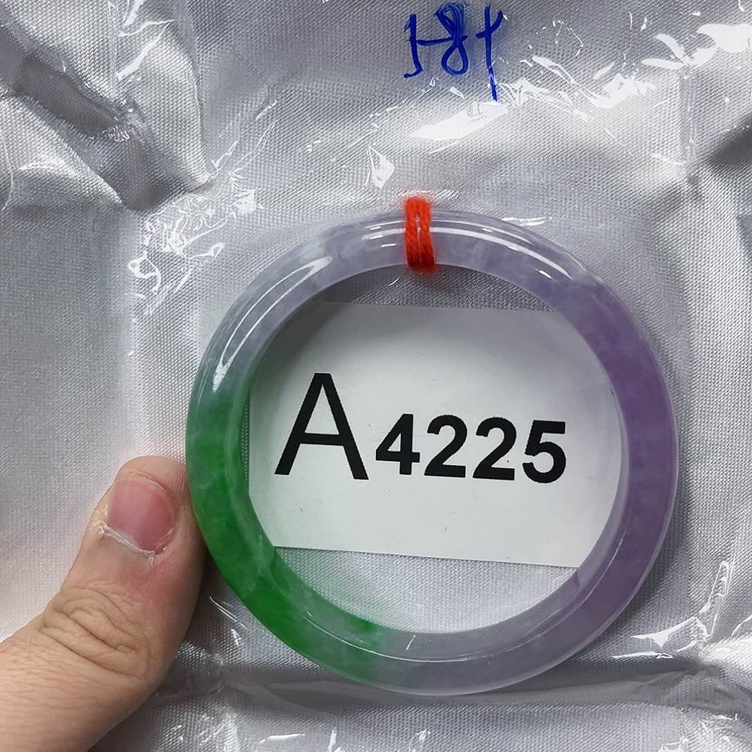 翡翠手镯未镶嵌多样性