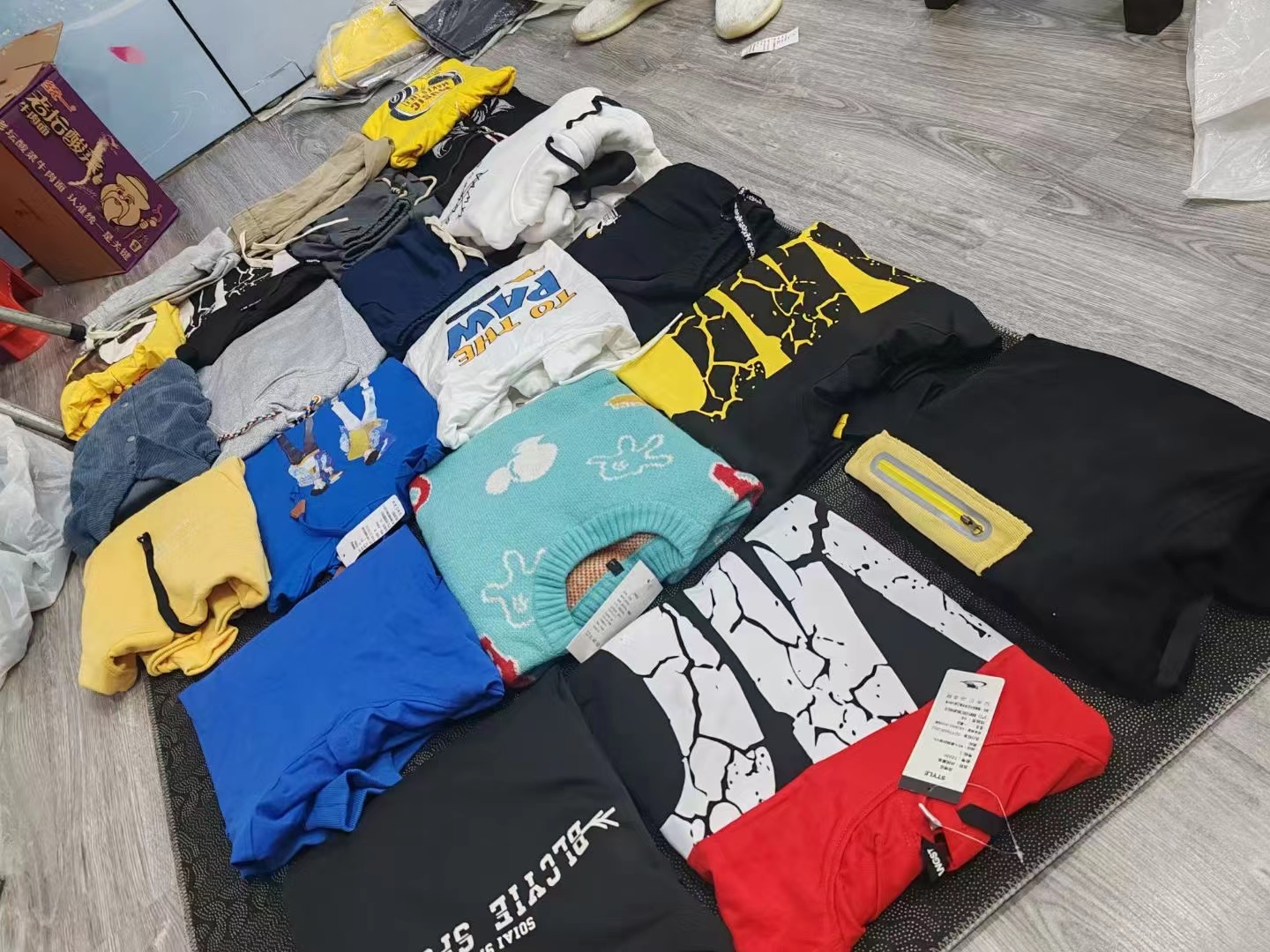 随机高品质卫衣一件，备注尺码