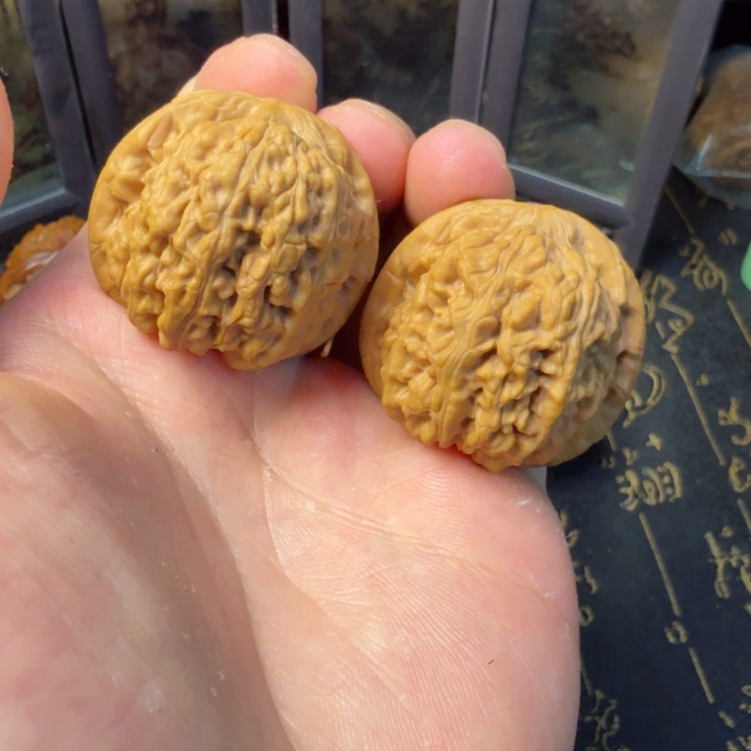 文玩核桃吊坠兴隆血麒麟36