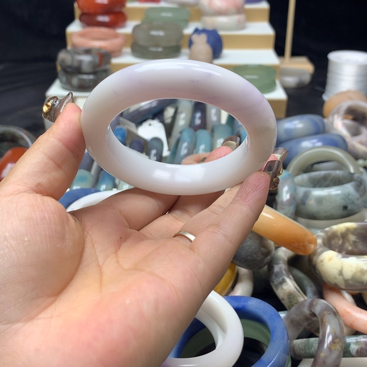 未镶嵌手镯石英质玉话****你