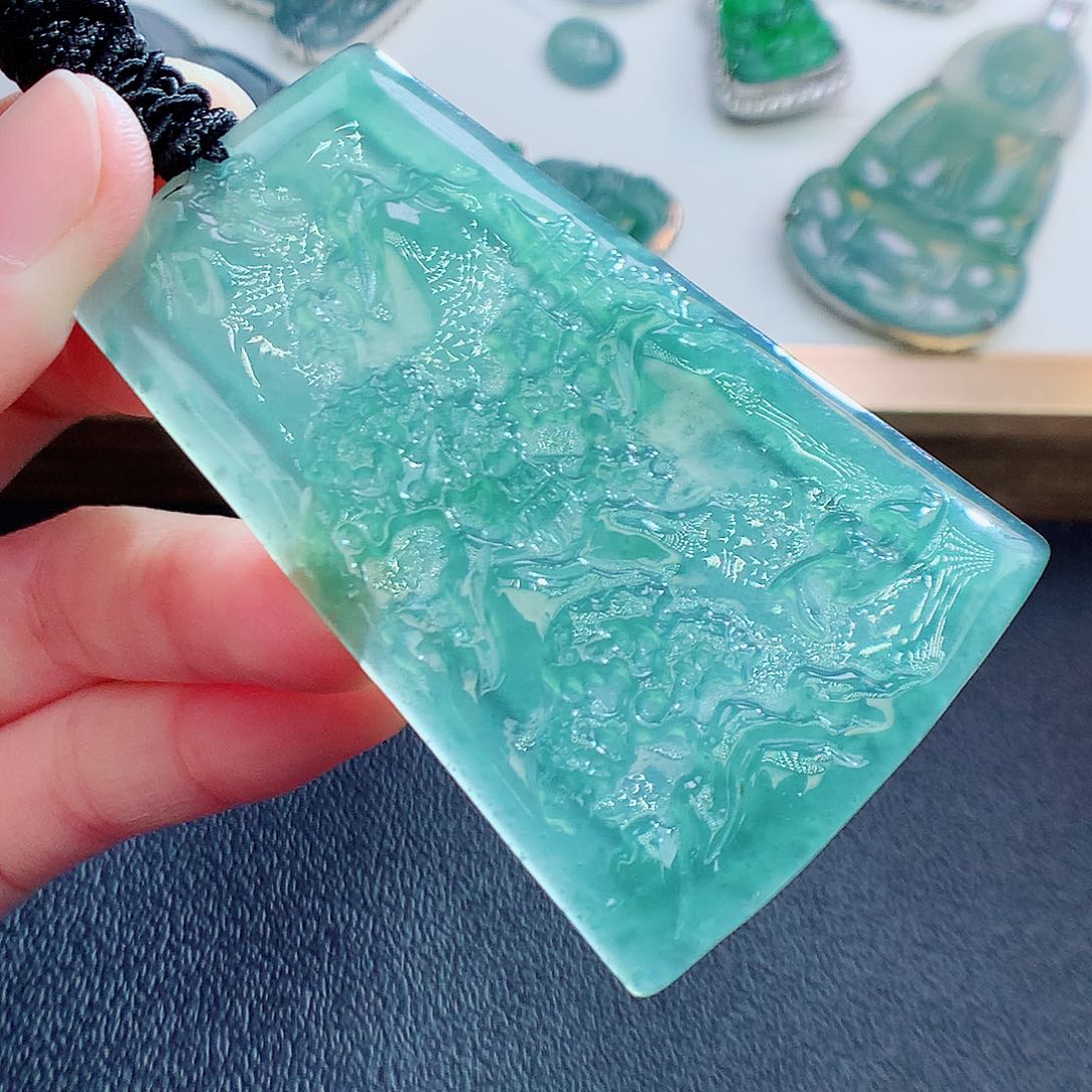 翡翠挂件未镶嵌翡翠