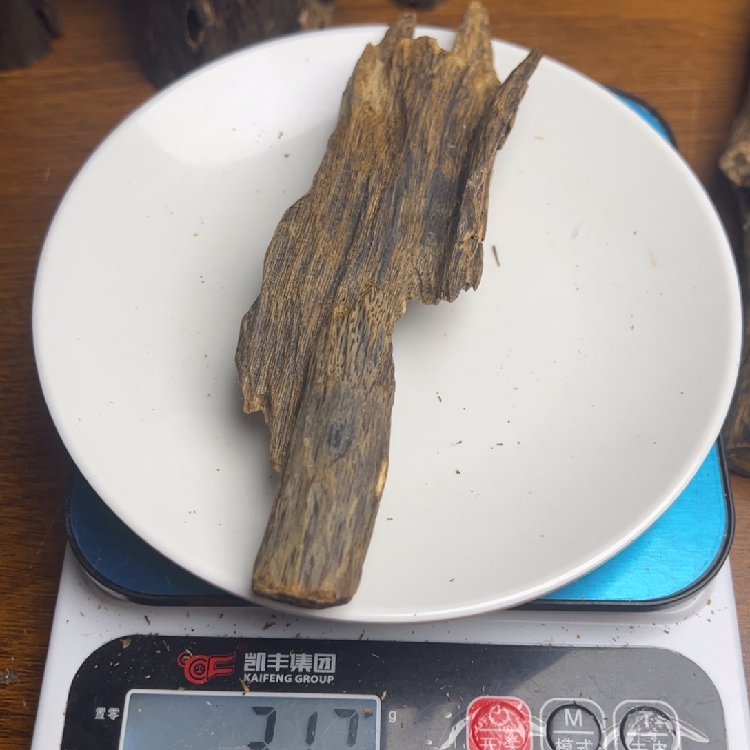 平***。沉香碎屑沉香白奇乌身31克