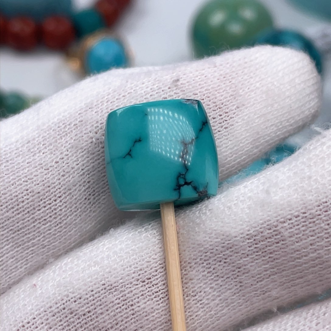 绿松石配饰未镶嵌荆*