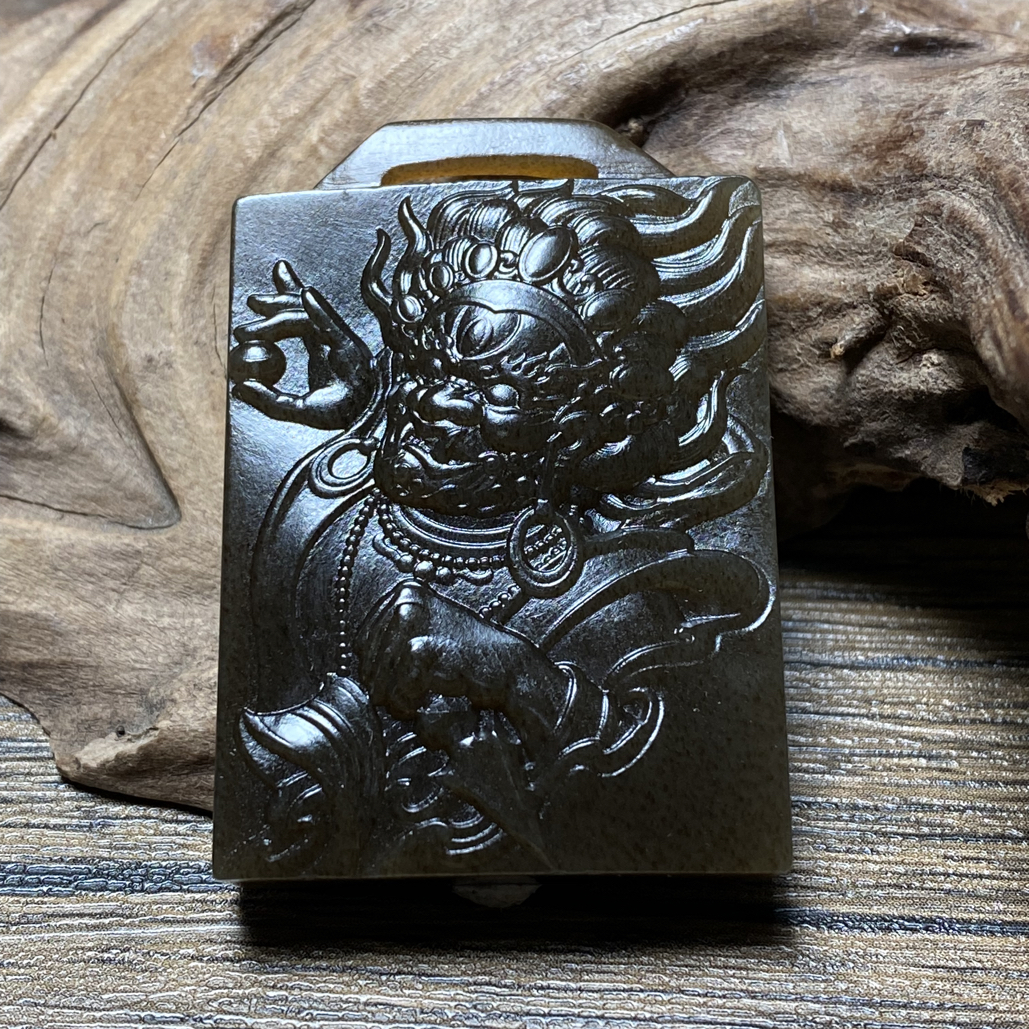 新疆和田玉且末糖《大黑天》牌子尺寸：44.5/31/8.5mm