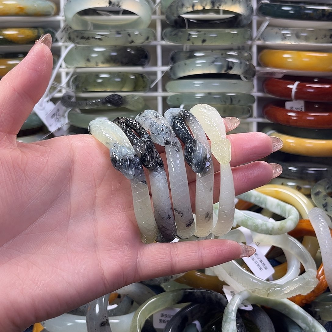 蛇纹石玉手镯未镶嵌无*