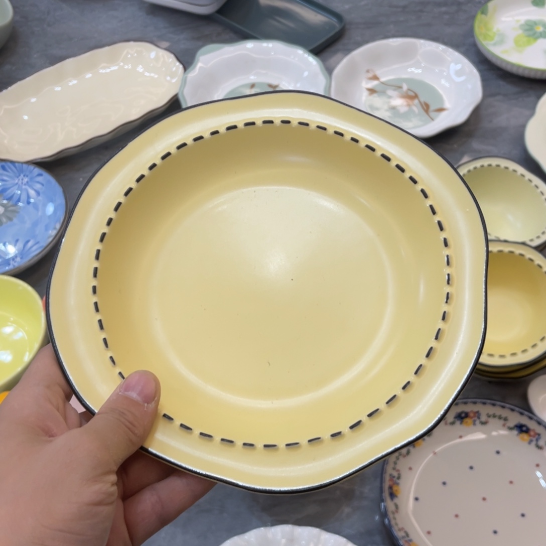 陶瓷微瑕餐具介意勿拍，满18飞！