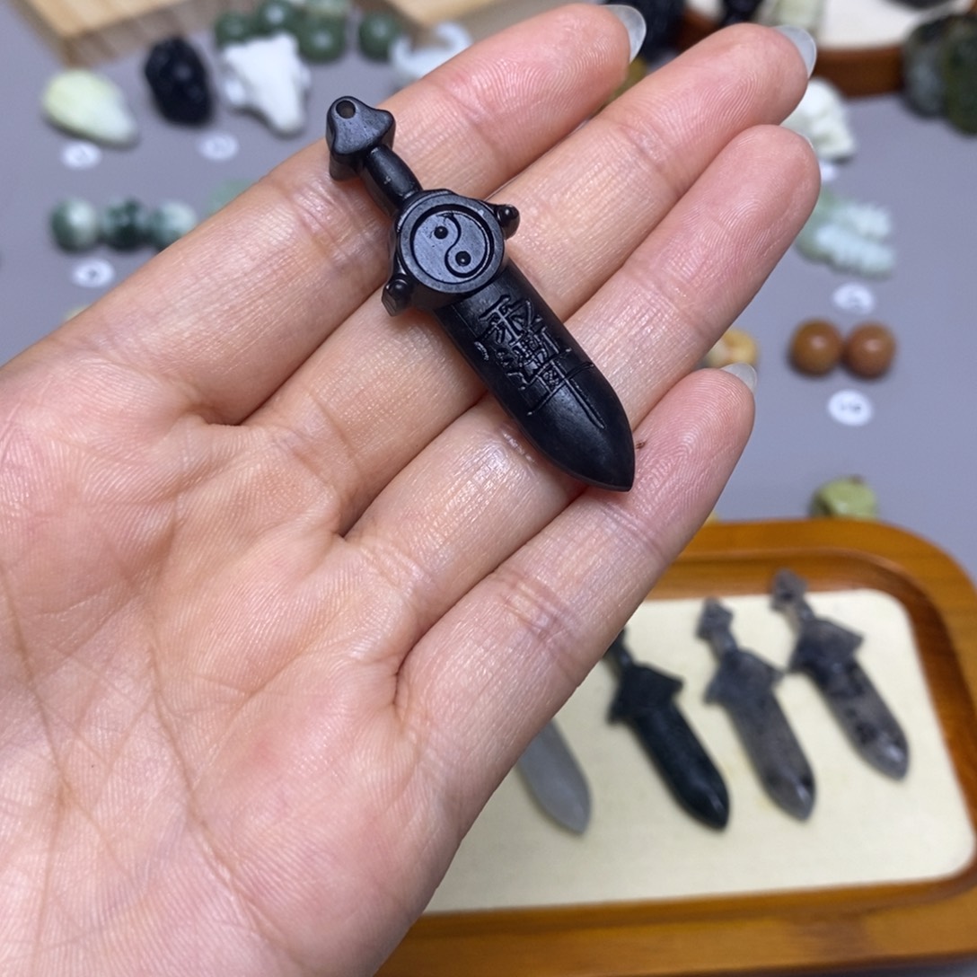 蛇纹石玉配饰合金?****