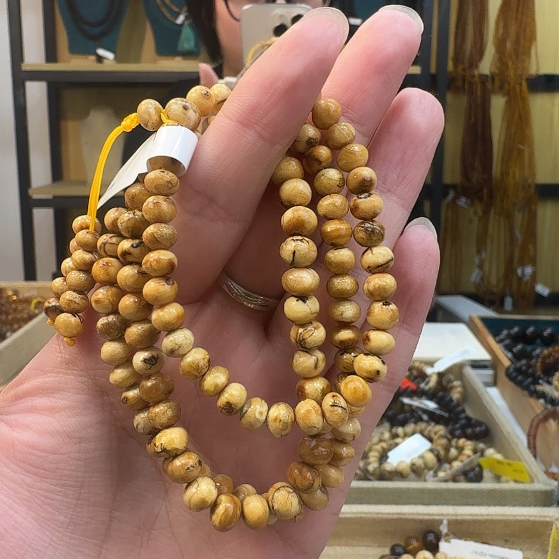 那***光琥珀未镶嵌裸石抚顺琥珀6mm干白花