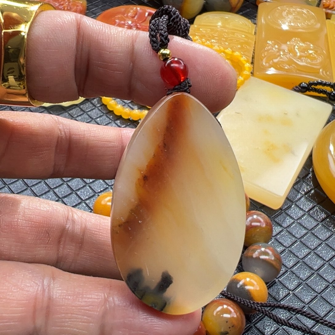 石英质玉未镶嵌颈饰