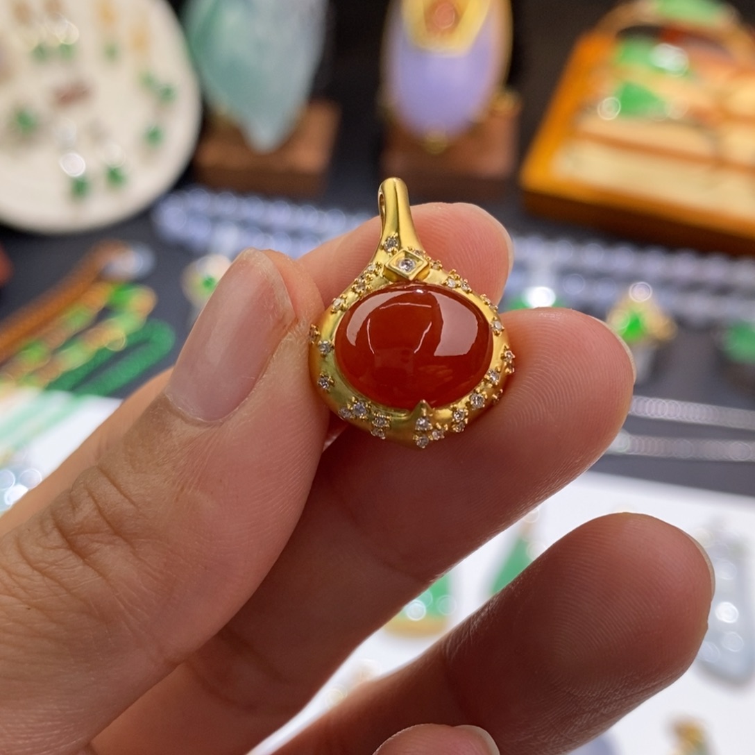 定制翡翠18K金镶嵌吊坠