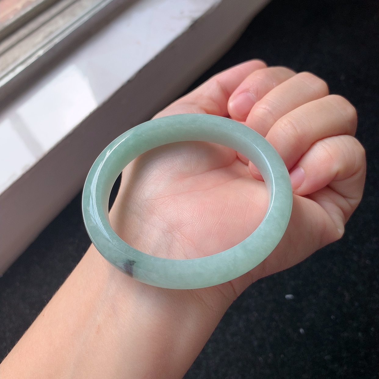 1663号 缅甸天然A货翡翠手镯51/52小圈口飘花飘乌鸡贵妃手镯