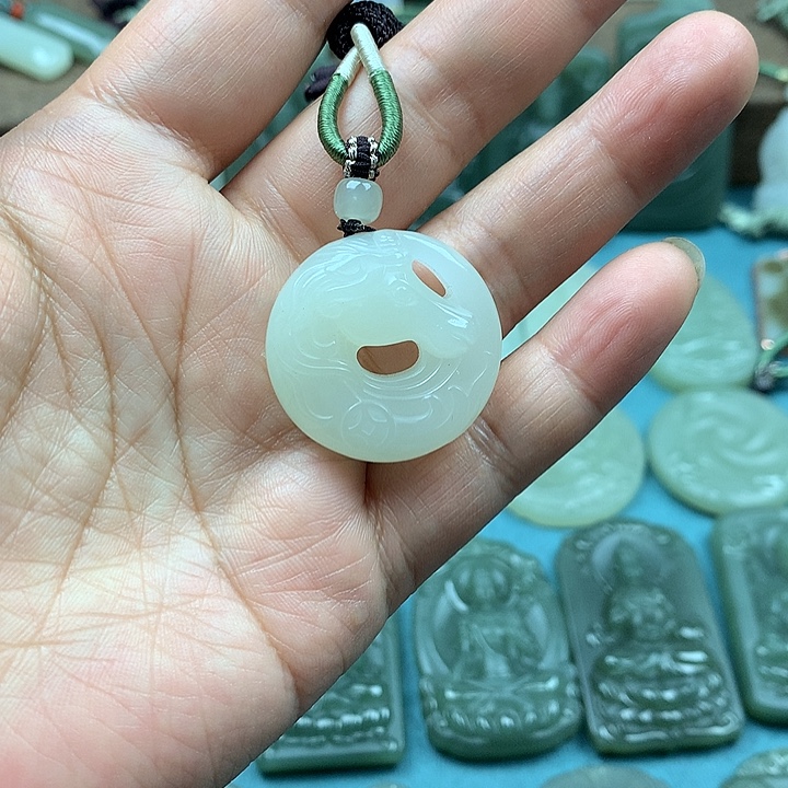 和田玉未镶嵌颈饰