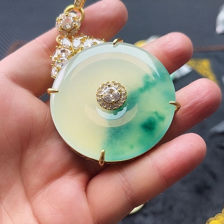 翡翠颈饰未镶嵌啊啊