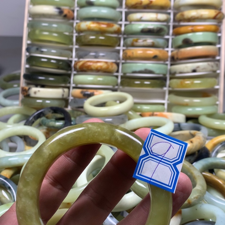 蛇纹石玉手镯未镶嵌დ***、