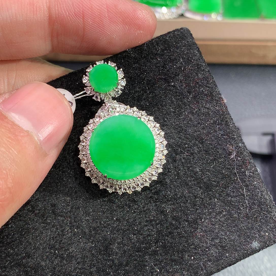 翡翠吊坠(赠链)18K金镶嵌