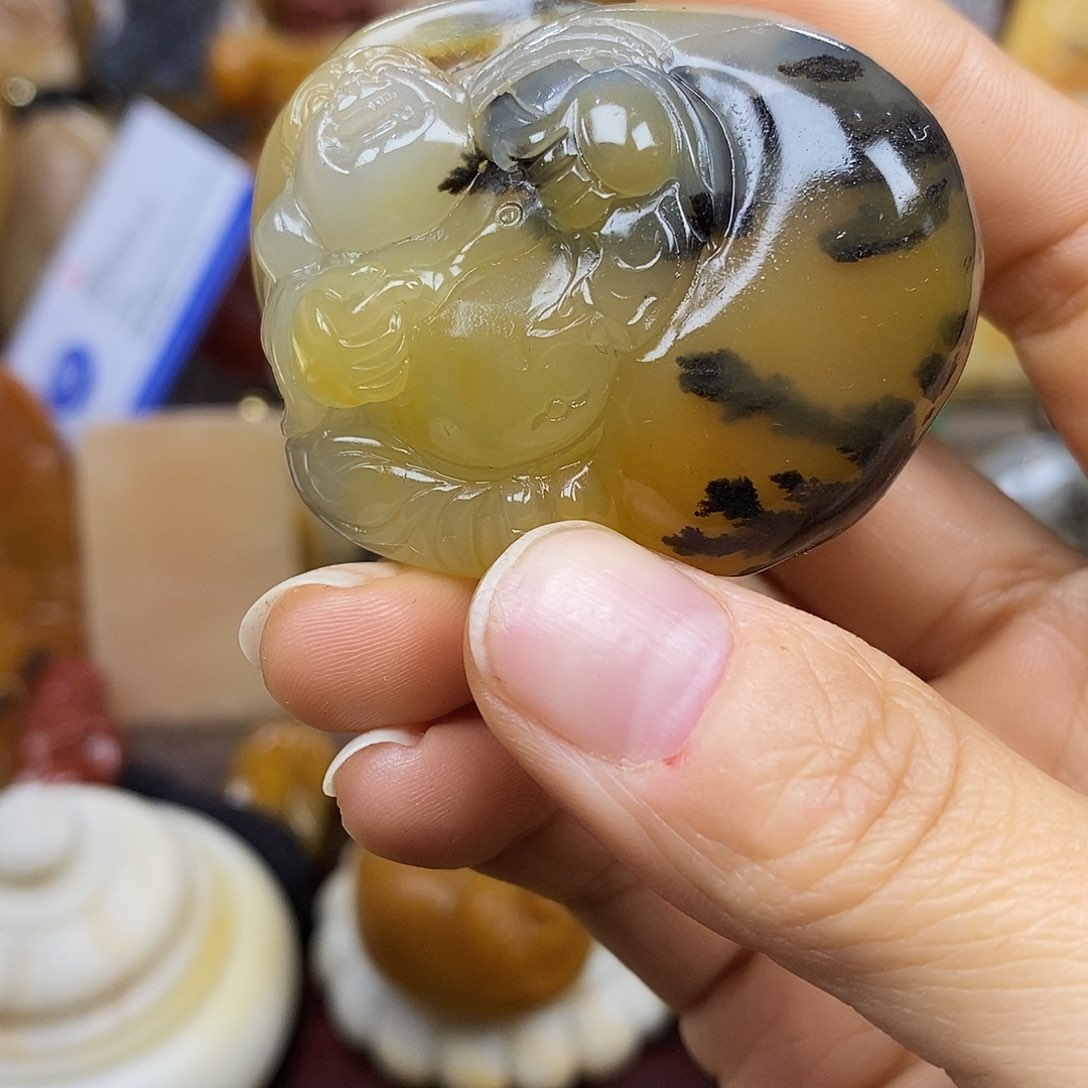 石英质玉（黄龙玉）颈饰未镶嵌