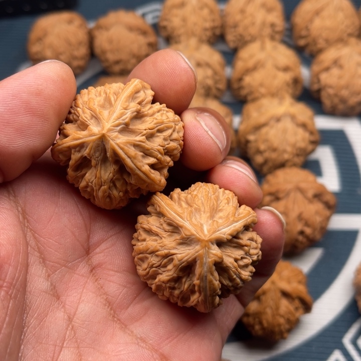 文玩核桃吊坠一****深三棱