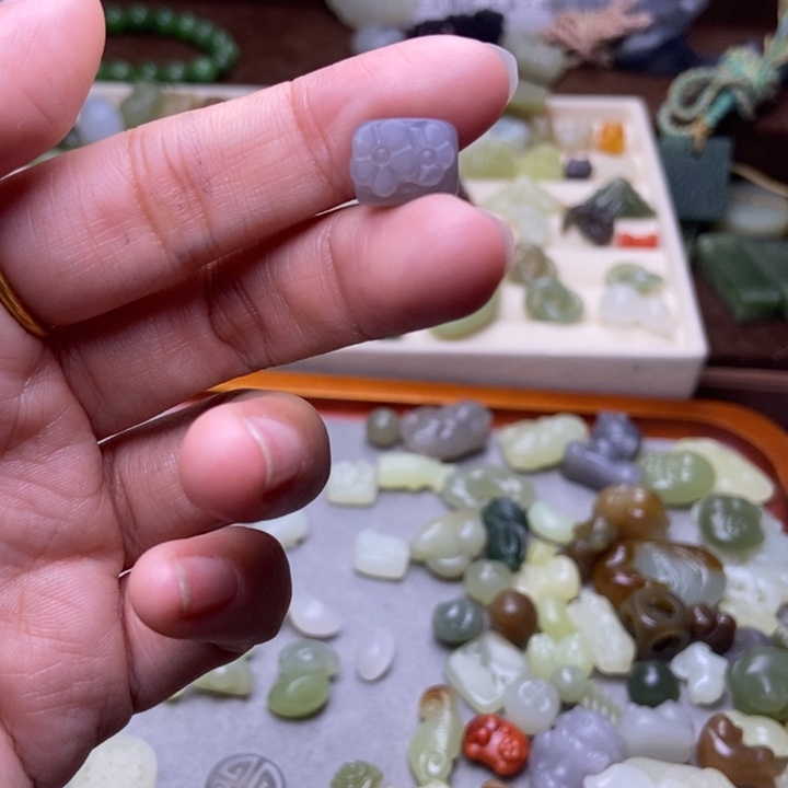 丹***菊和田玉未镶嵌手链