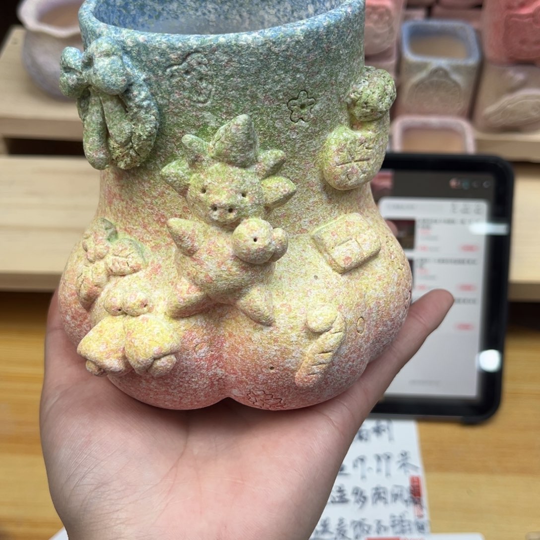 7.5*10.5 猪猪手工盆一只