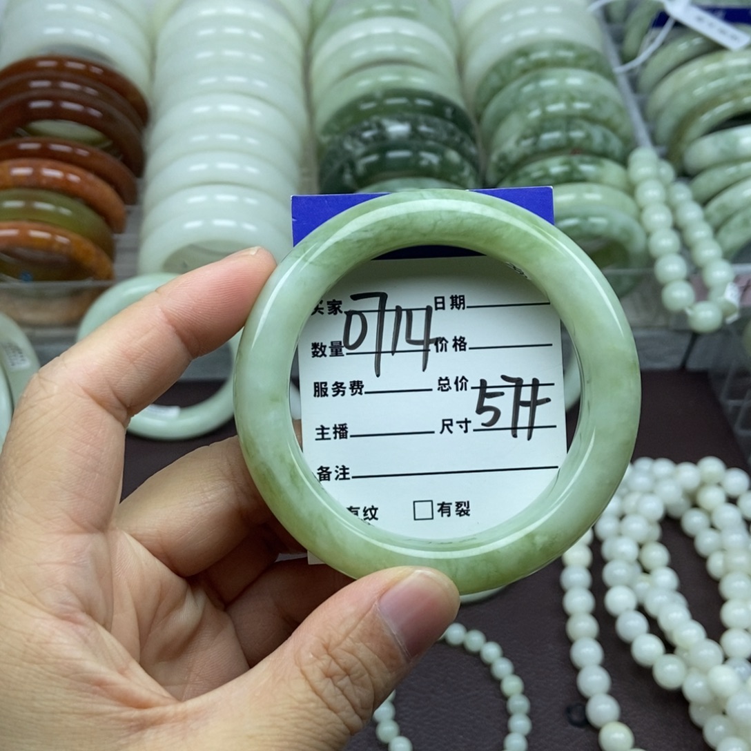 蛇纹石玉未镶嵌手镯