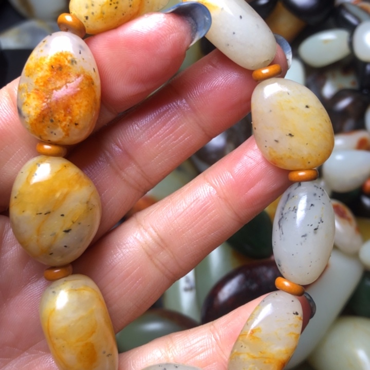 和田玉（翠青玉）未镶嵌珠宝奇石