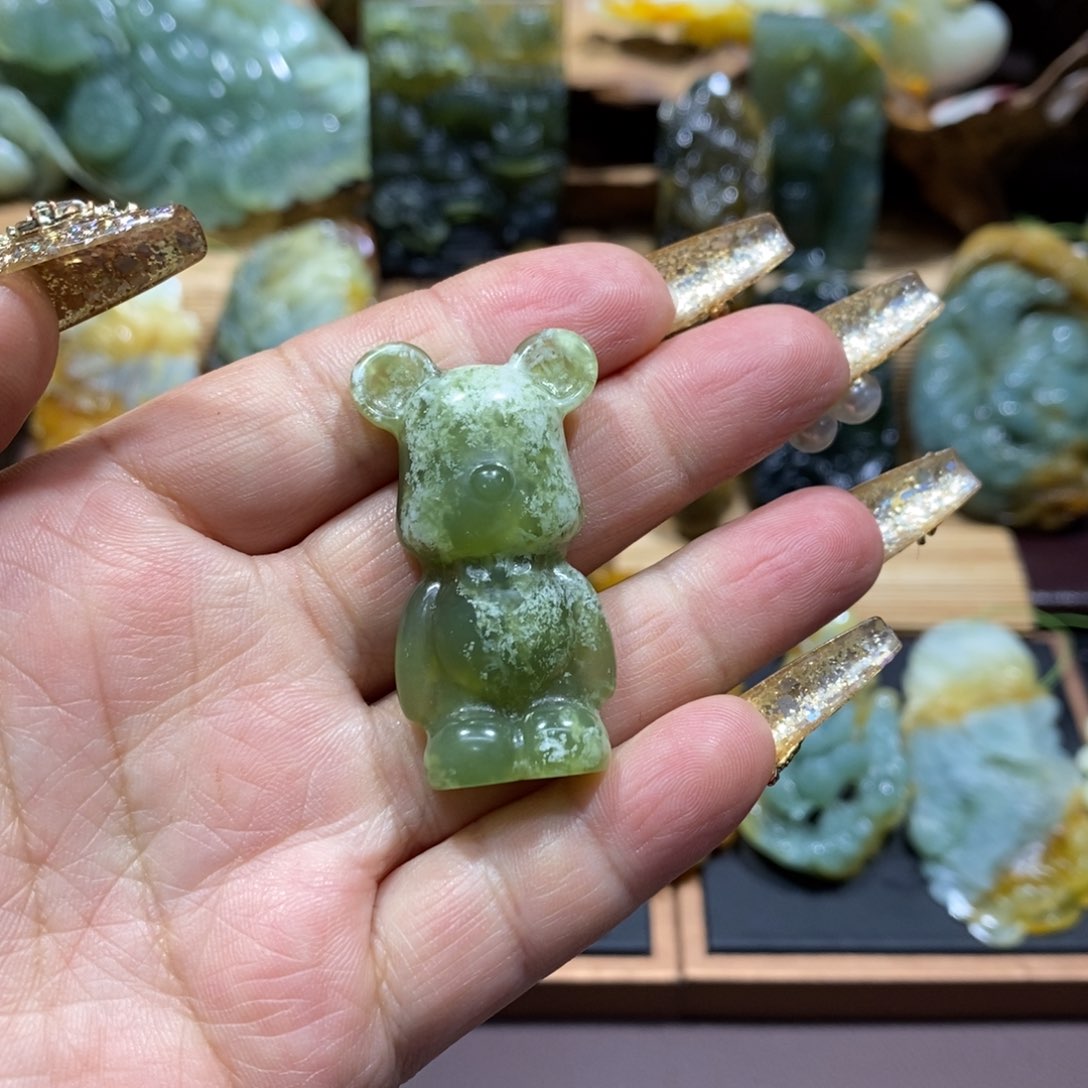 蛇纹石玉颈饰未镶嵌