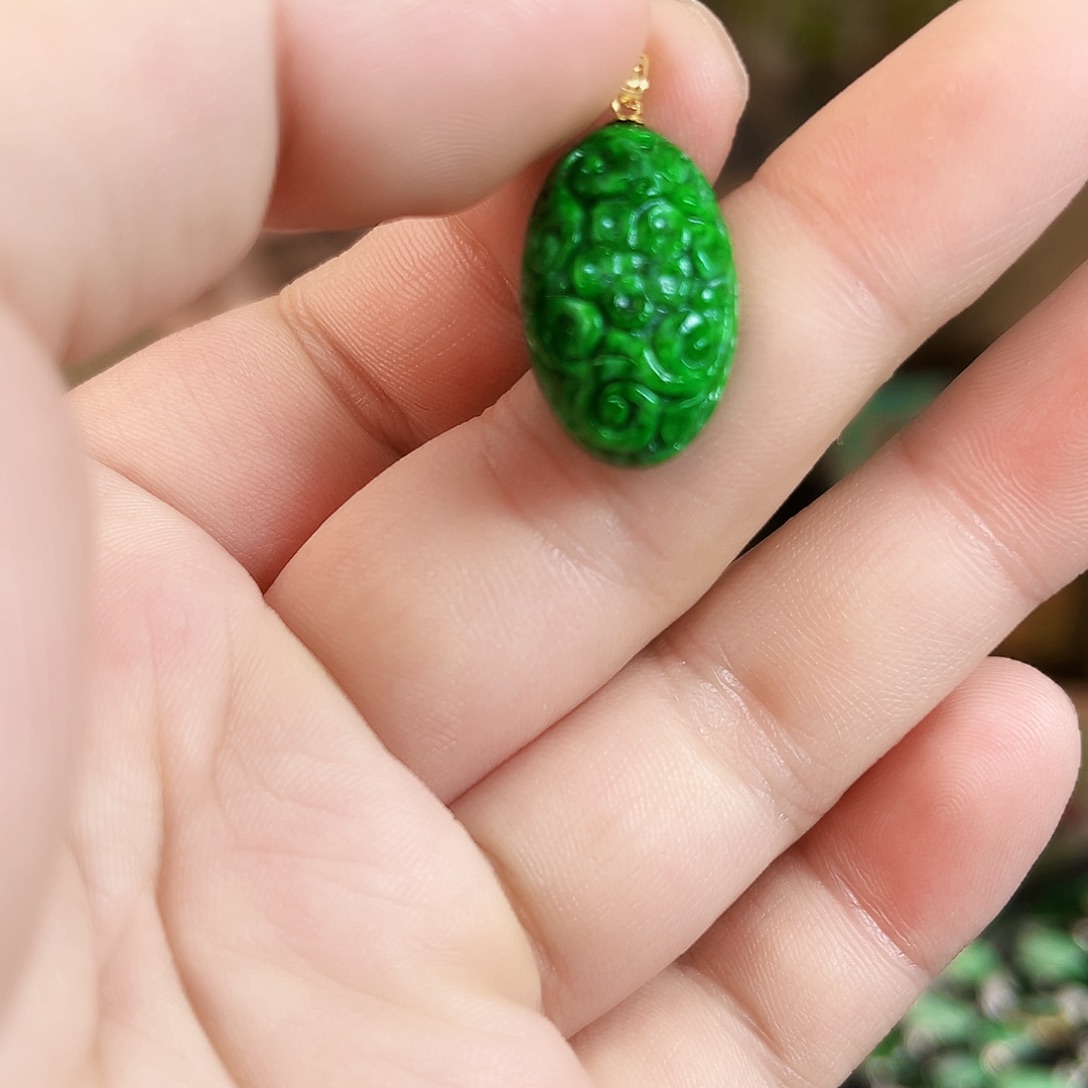 翡翠18K金镶嵌颈饰吊坠