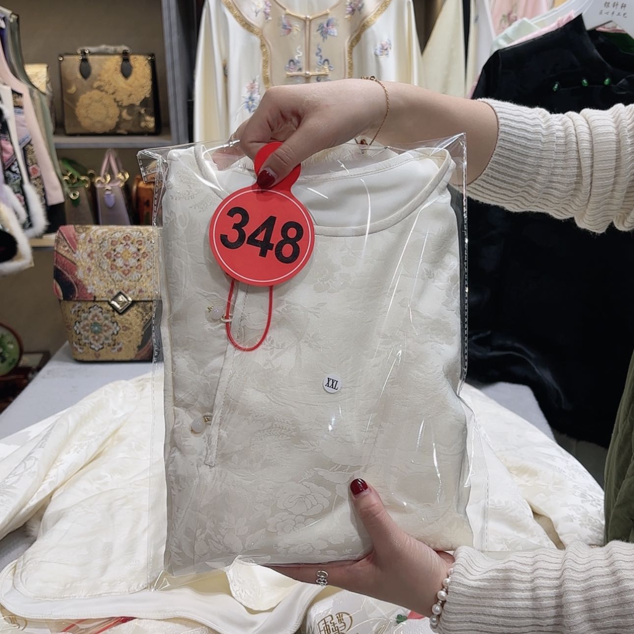 【闪购商品】织绣S***y非常感谢你们对她工作态度