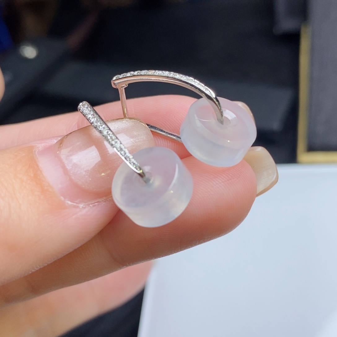 翡翠18K金镶嵌耳饰高冰小路路通