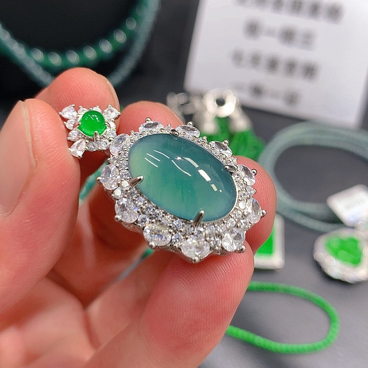 翡翠手链未镶嵌。。。