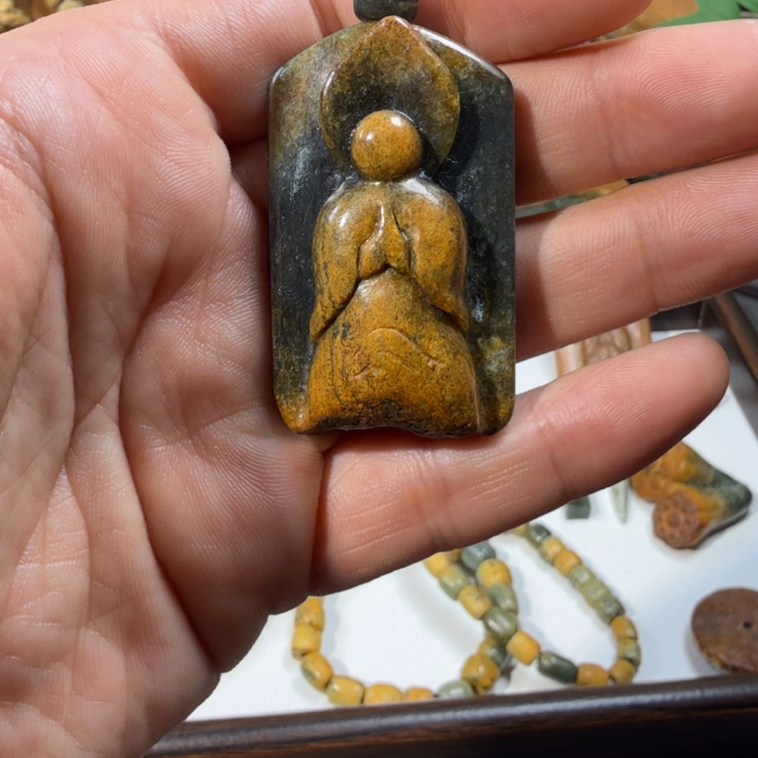 快***儿岫岩河磨玉（透闪石质玉）未镶嵌颈饰