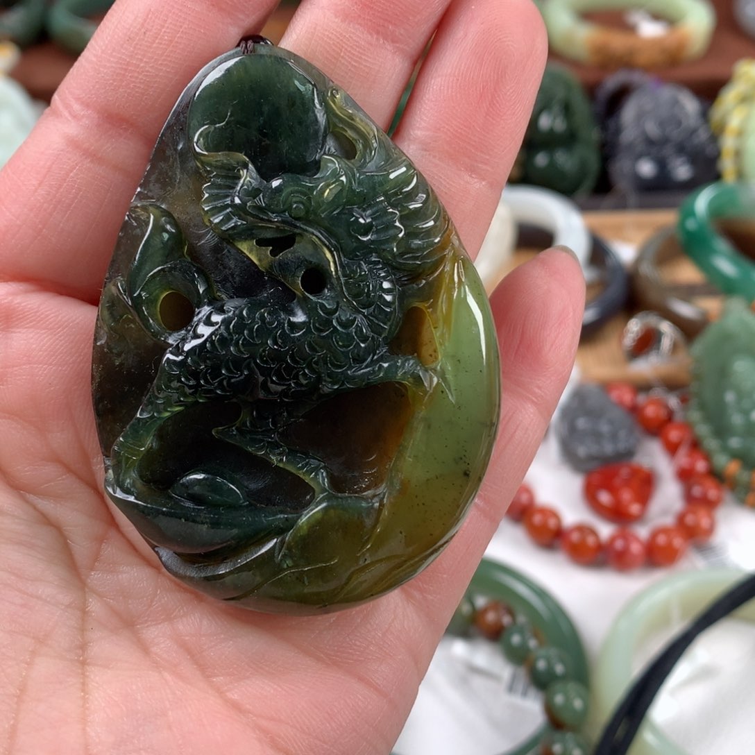 岫玉颈饰未镶嵌吊坠