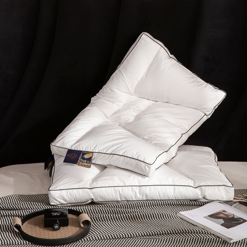 【于是枕芯】三层分区95白鹅绒成人护颈中枕