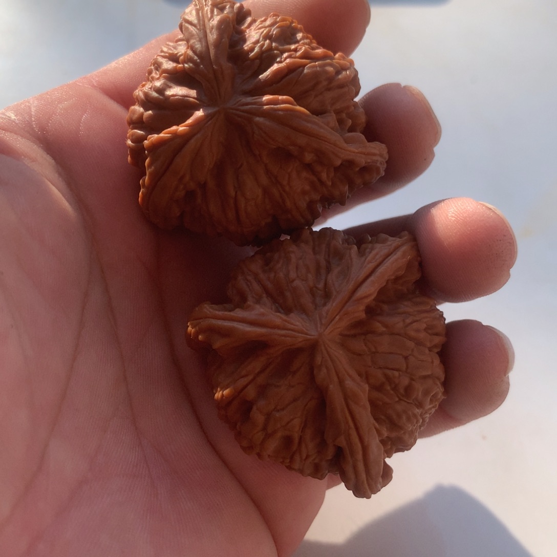 文玩核桃吊坠三棱