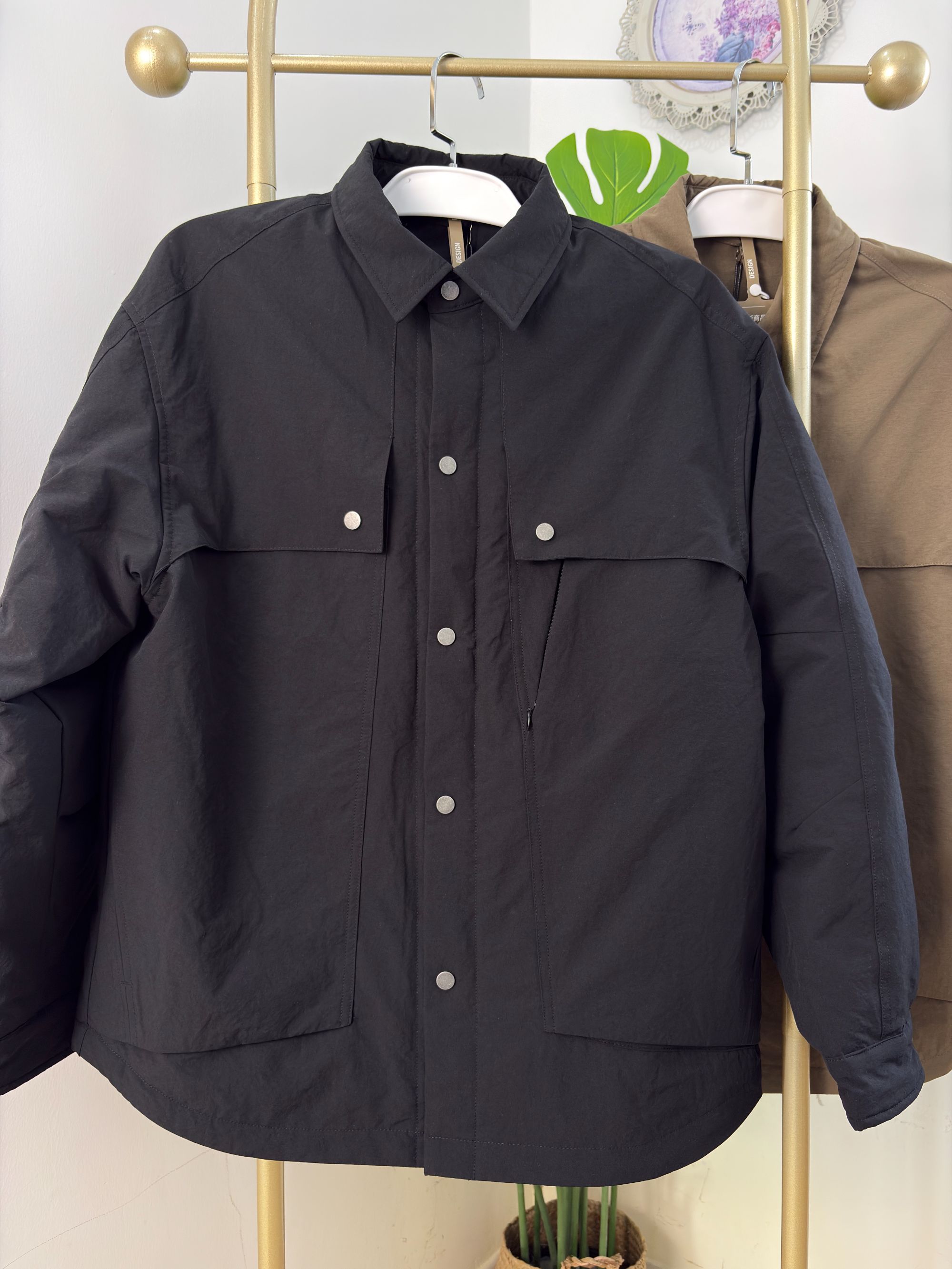 多口袋保暖翻领长袖百搭简约纯色衬衣90鹅绒服男