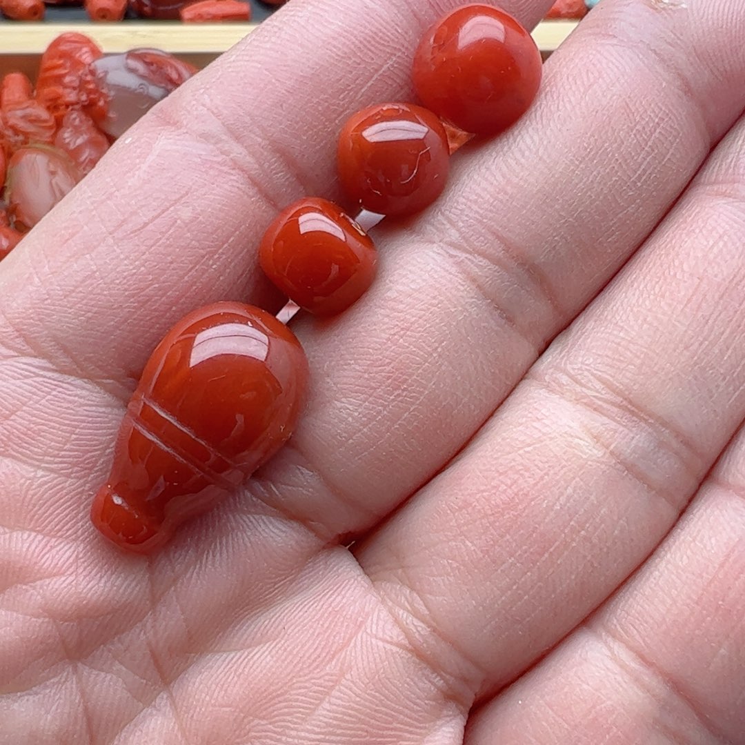 南红玛瑙配饰未镶嵌