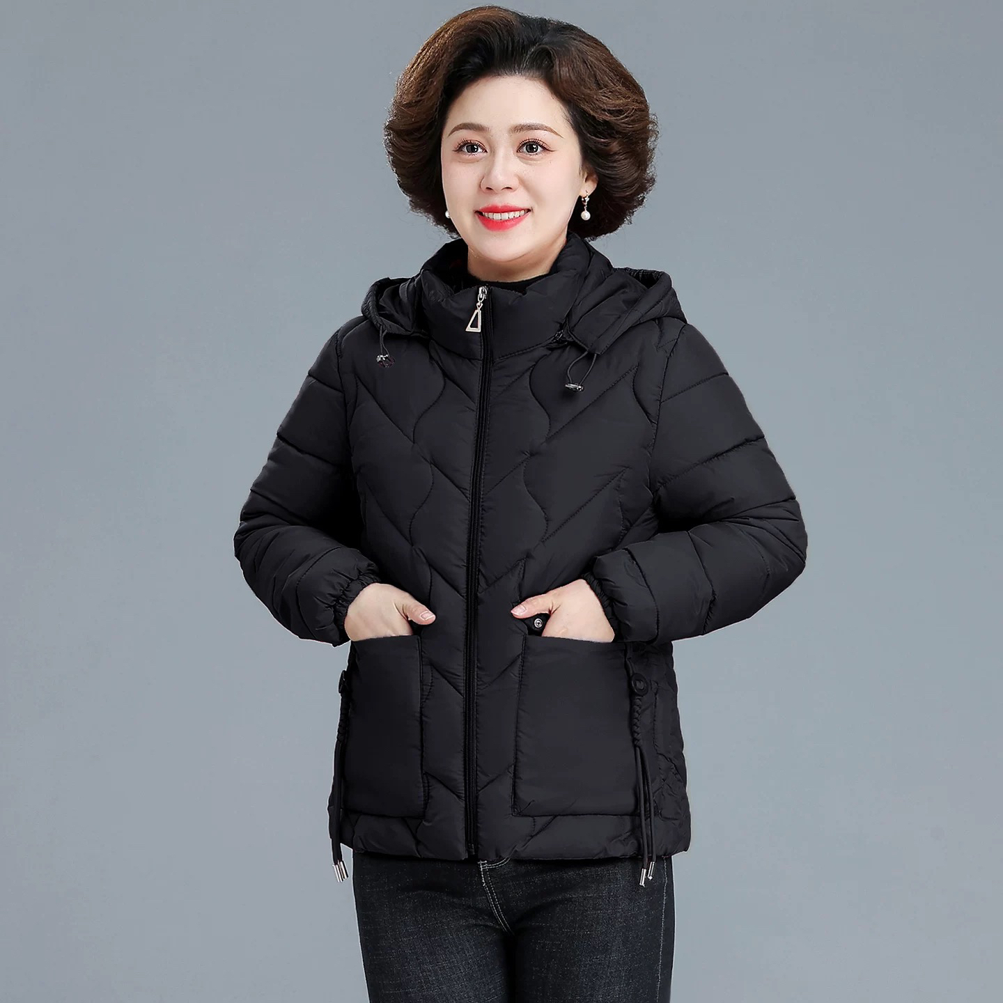 女装秋冬棉衣短款妈妈装轻薄带帽棉服老年人大码外套保暖
