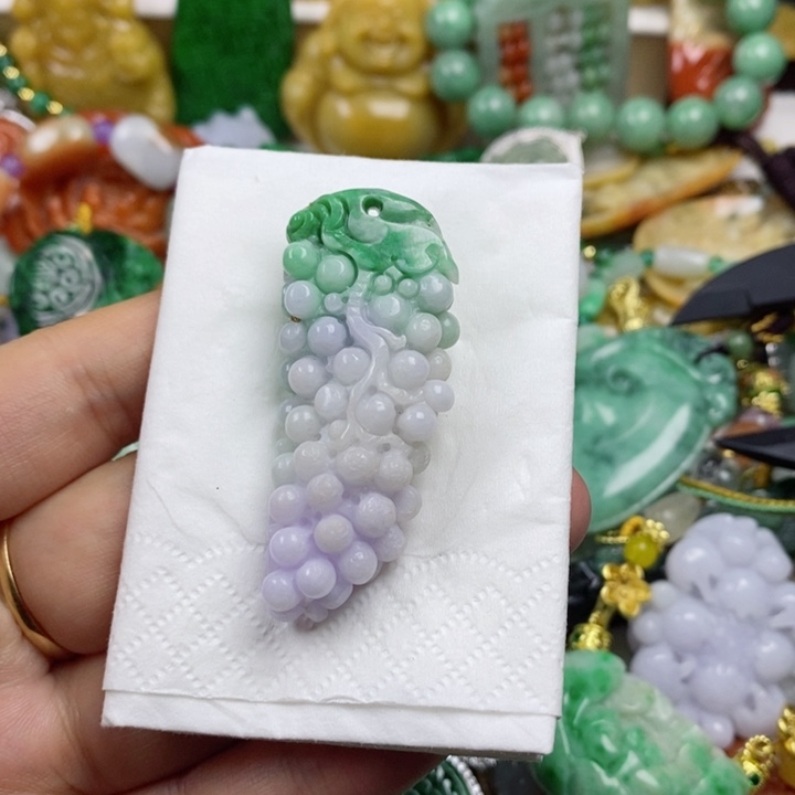 翡翠吊坠(赠链)未镶嵌