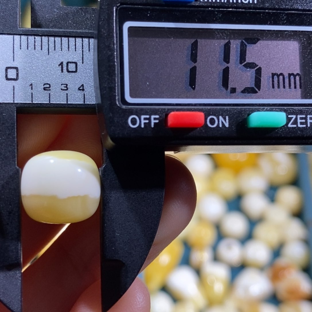 蜜蜡裸石未镶嵌配饰