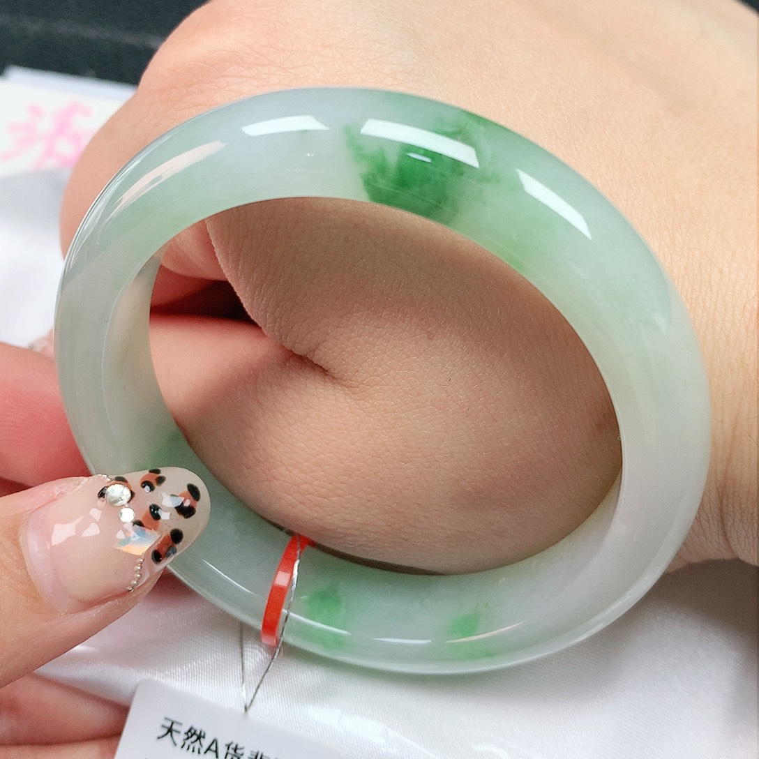 翡翠手镯未镶嵌51圈