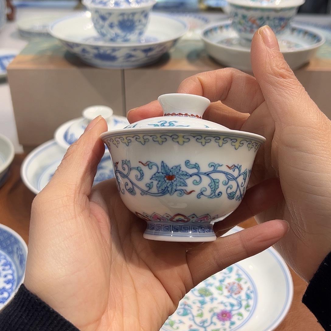 盖碗斗彩缠枝盖碗90毫升