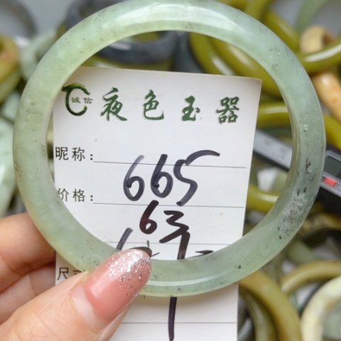 岫岩老玉（透闪石质玉）手镯未镶嵌