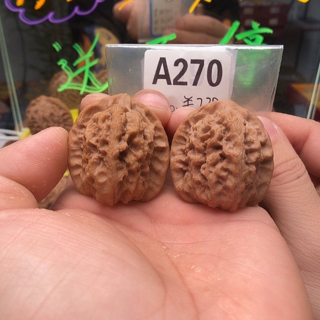 文玩核桃吊坠马老四9+