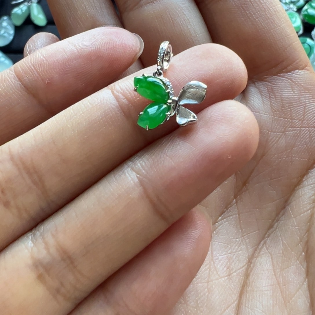 翡翠颈饰18K金镶嵌翡翠