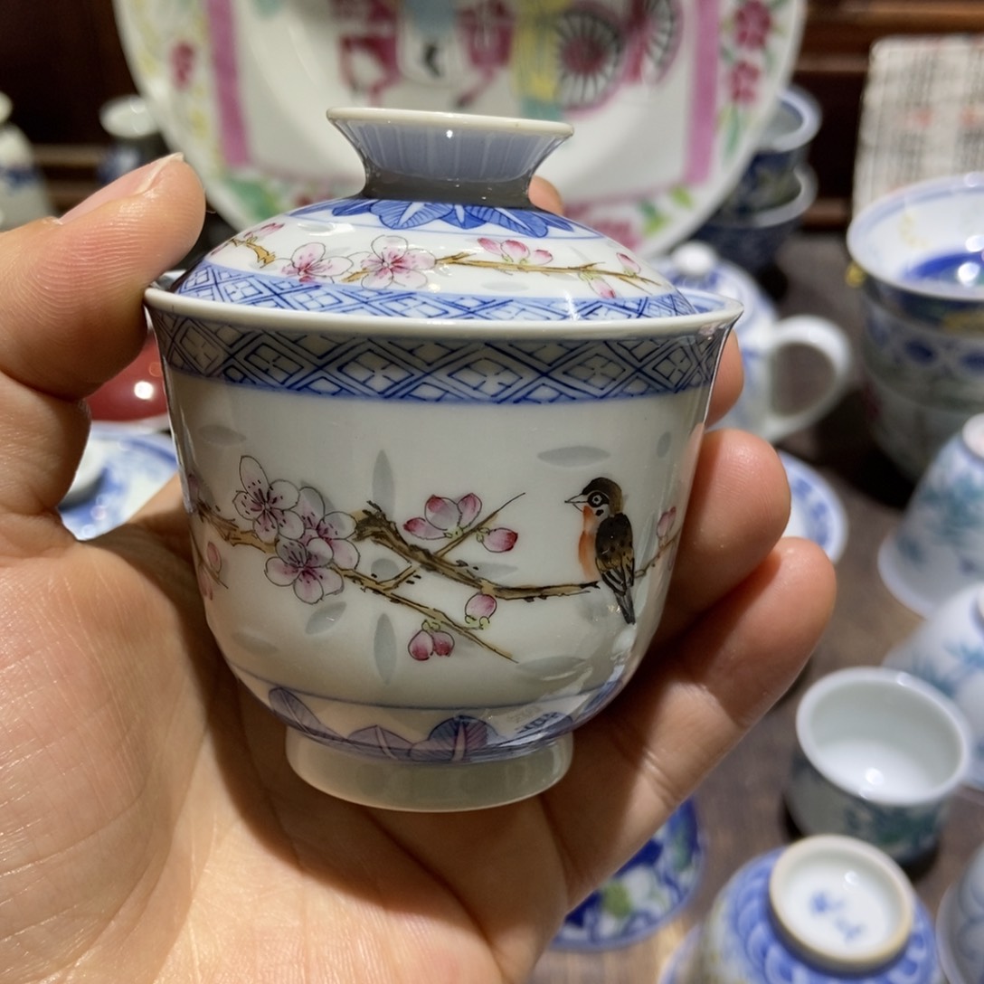 乐****拉陶瓷艺术品的设计