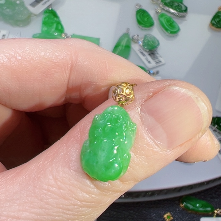 颈饰18K金镶嵌翡翠