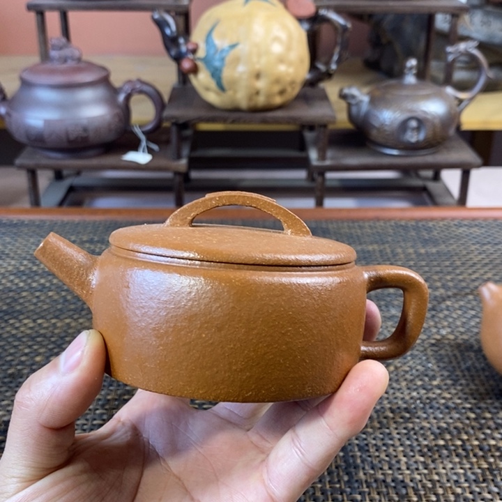 紫砂茶壶黄降坡汉瓦